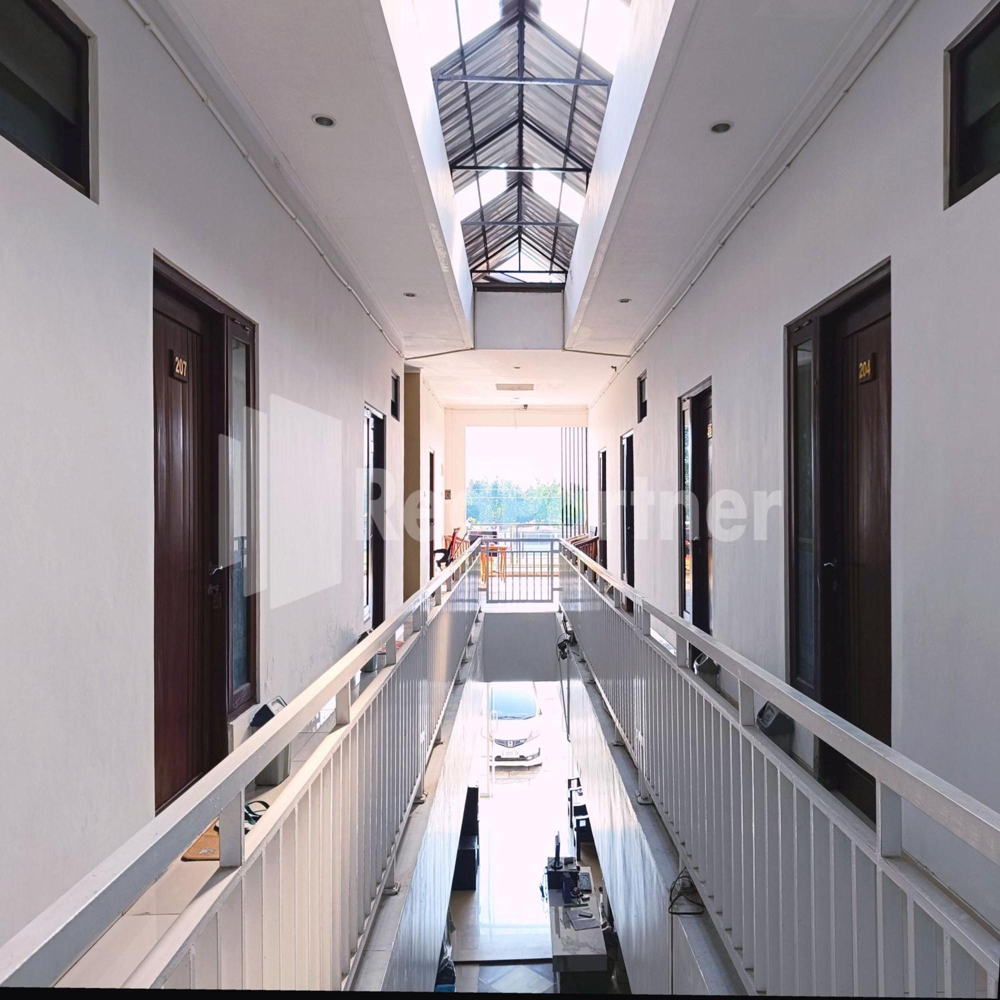 D'Waru Homestay Syariah Near Jl Slamet Riyadi Mitra Reddoorz Surakarta  Exterior photo