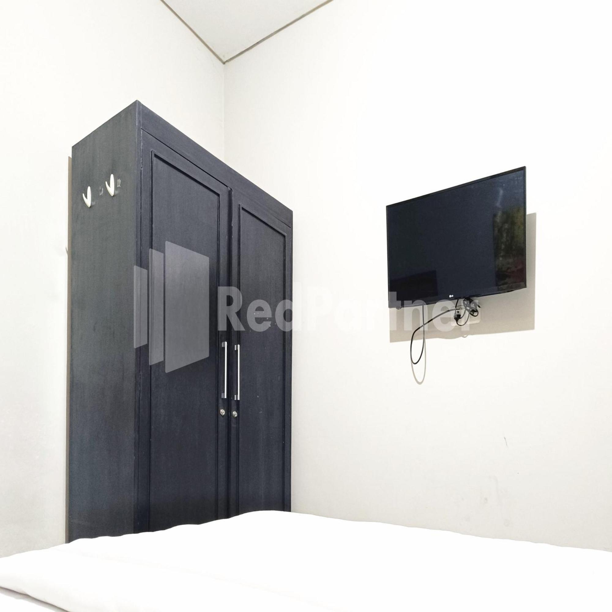D'Waru Homestay Syariah Near Jl Slamet Riyadi Mitra Reddoorz Surakarta  Exterior photo