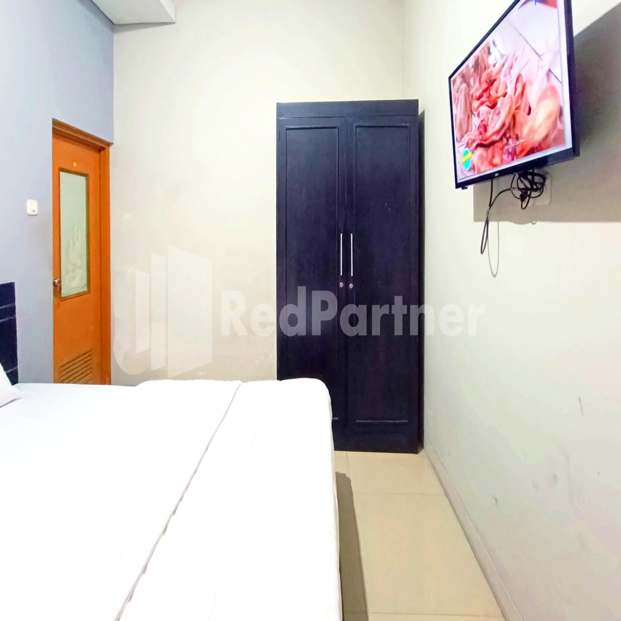 D'Waru Homestay Syariah Near Jl Slamet Riyadi Mitra Reddoorz Surakarta  Exterior photo