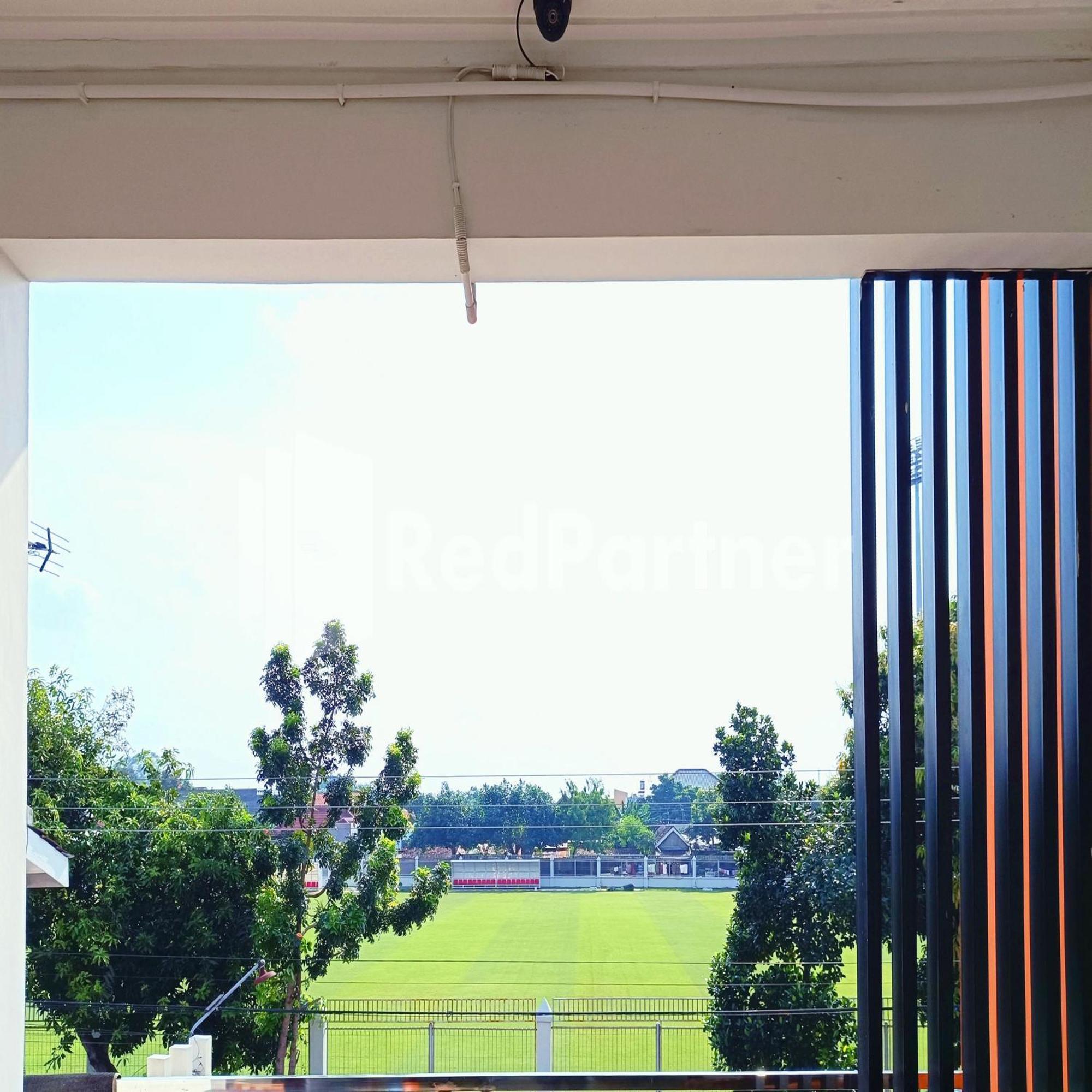 D'Waru Homestay Syariah Near Jl Slamet Riyadi Mitra Reddoorz Surakarta  Exterior photo