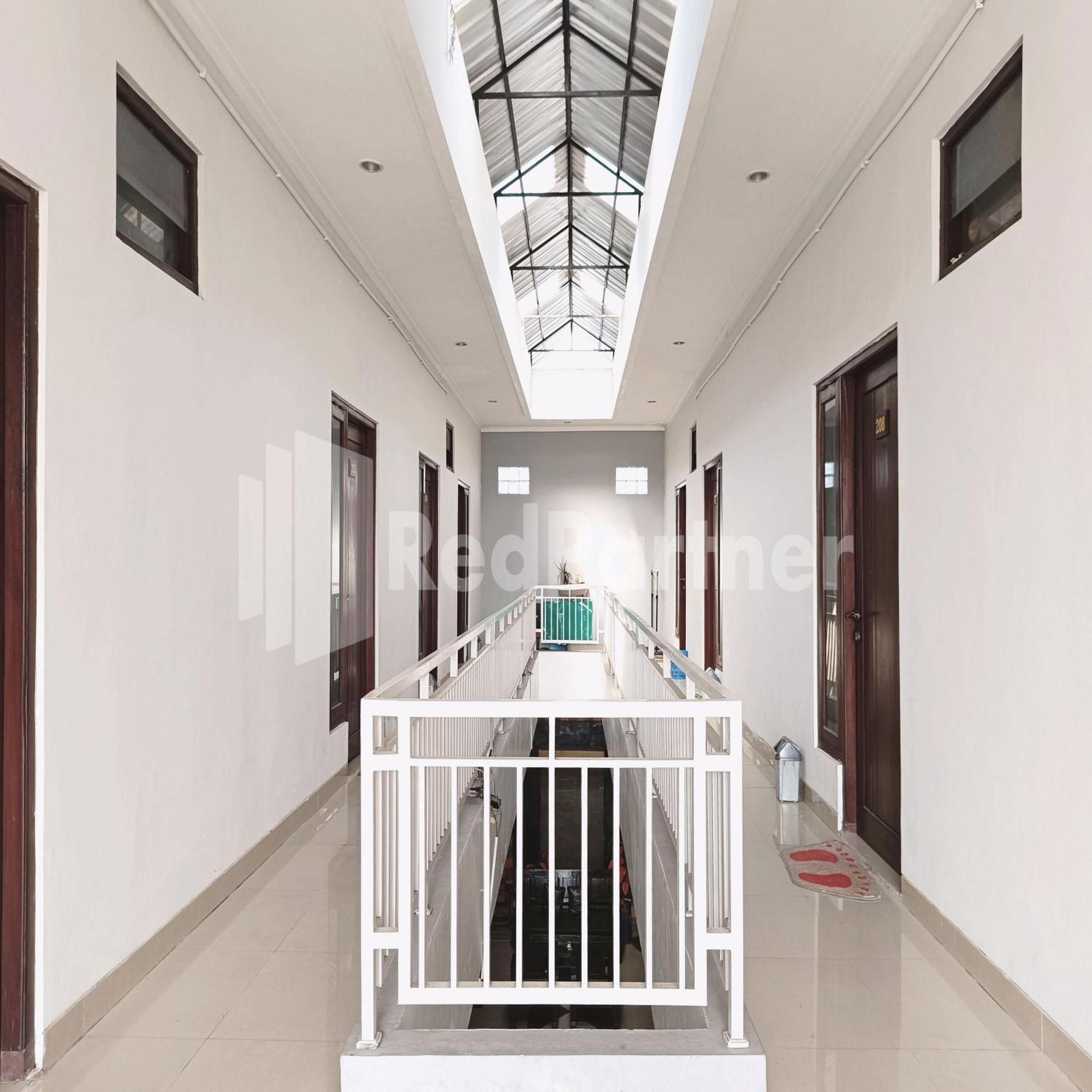 D'Waru Homestay Syariah Near Jl Slamet Riyadi Mitra Reddoorz Surakarta  Exterior photo